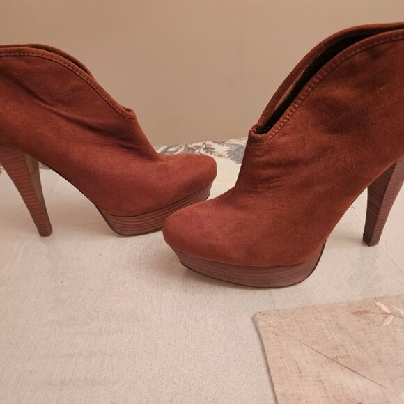 NWOT Vintage Bakers Platform Heel Booties - Picture 3 of 10